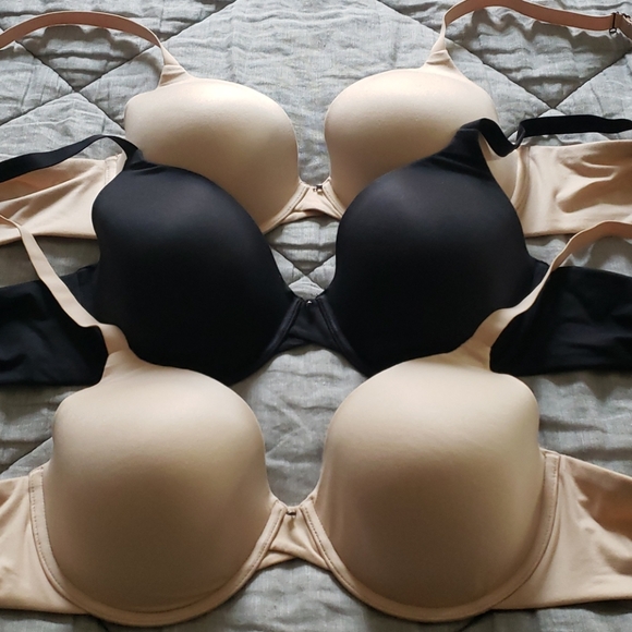 *SOLD* VERA WANG BRAS! LOT OF 3! - Picture 1 of 2